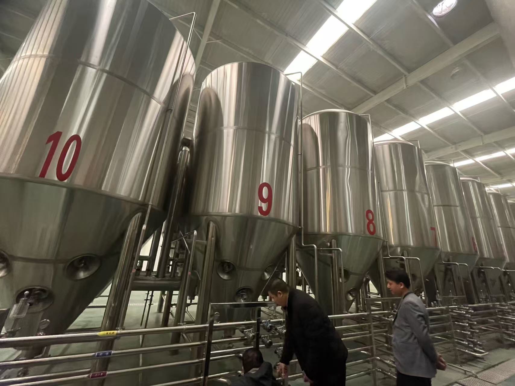 阜新精酿啤酒设备厂—平面布置、设备设计、制造、调试、培训等一条龙服务